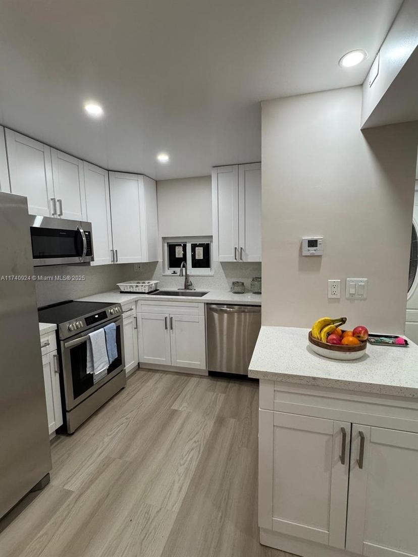 Picture of 9200 N Hollybrook Lake Dr # 208, Pembroke Pines FL 33025