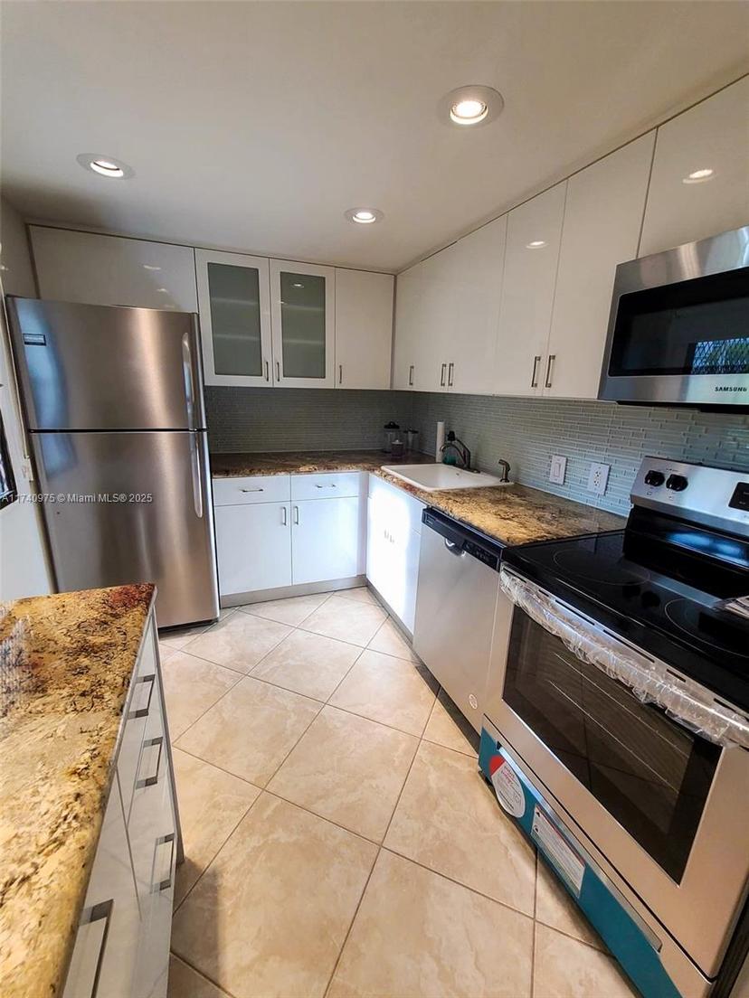 Picture of 3475 N Country Club Dr # 115, Aventura FL 33180