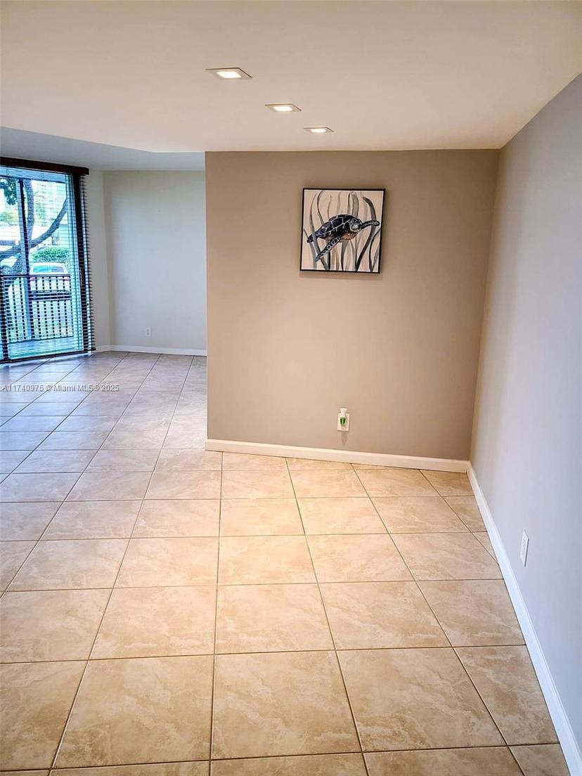 Picture of 3475 N Country Club Dr # 115, Aventura FL 33180