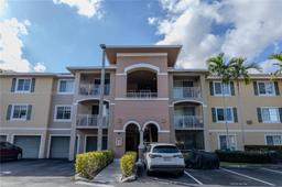 Picture of 6565 Emerald Dunes Dr # 302, West Palm Beach, FL 33411