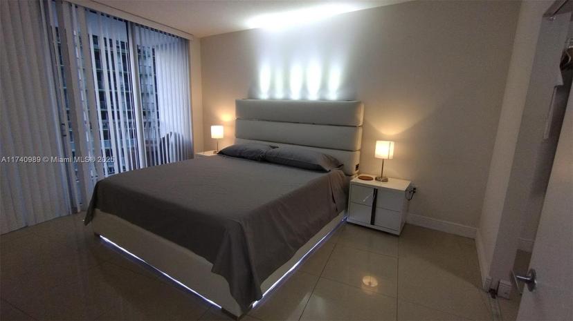 Picture of 1750 N Bayshore Dr # 1511, Miami FL 33132