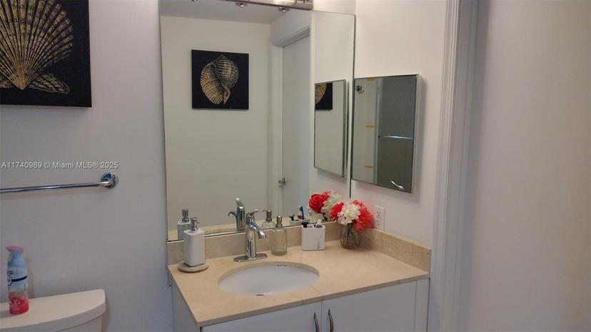 Picture of 1750 N Bayshore Dr # 1511, Miami FL 33132