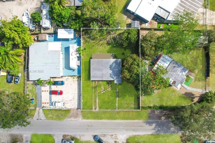 Picture of 12821 Westview Dr, Miami FL 33167
