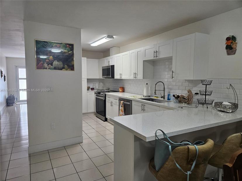 Picture of 4197 W 10Th Ave, Hialeah FL 33012
