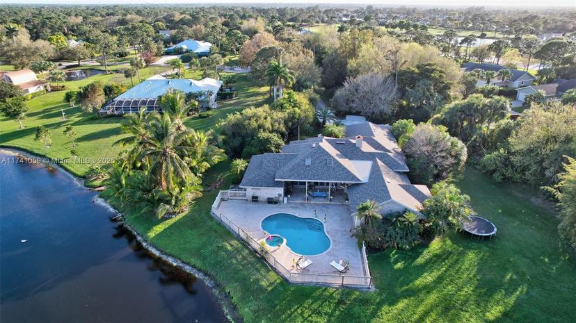 Picture of 2400 NW Lakeridge Dr, Palm City FL 34990