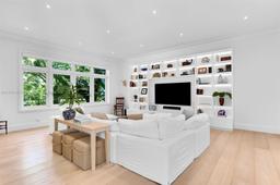 Picture of 5501 Snapper Creek Rd, Coral Gables, FL 33156