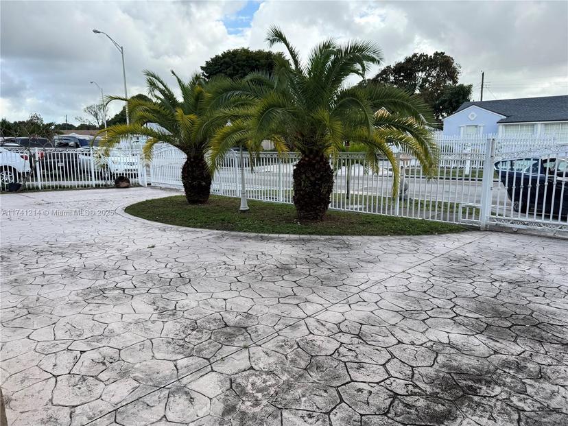 Picture of 761 NE 4Th Pl, Hialeah FL 33010