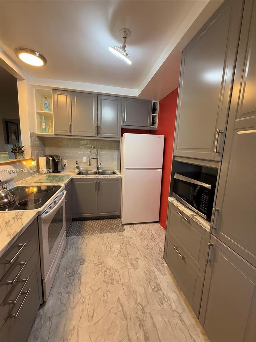 Picture of 162 Waltham G # 162, West Palm Beach FL 33417