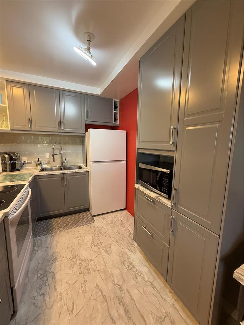 Picture of 162 Waltham G # 162, West Palm Beach FL 33417