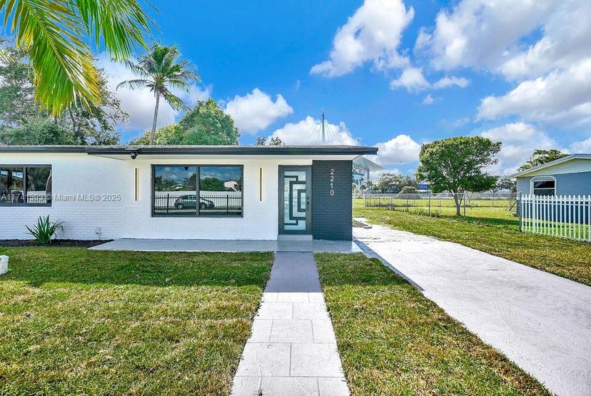 Picture of 2210 NW 204Th St, Miami Gardens FL 33056
