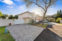 Picture of 8826 NW 189Th Ter, Hialeah, FL 33018