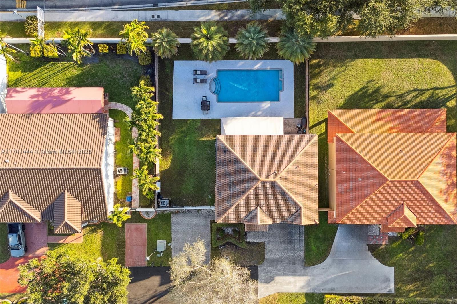 Picture of 8826 NW 189Th Ter, Hialeah, FL 33018