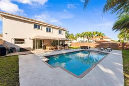Picture of 8826 NW 189Th Ter, Hialeah, FL 33018