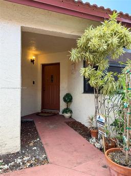 Picture of 810 SW 113Th Ter, Pembroke Pines, FL 33025
