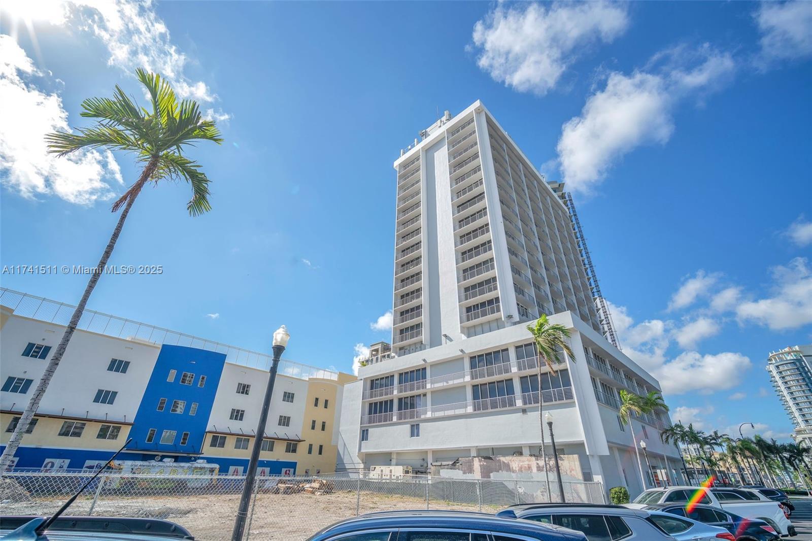Picture of 1720 Harrison Street # 15E, Hollywood, FL 33020