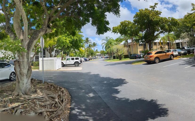 Picture of 917 NE 199Th St # 206, Miami FL 33179
