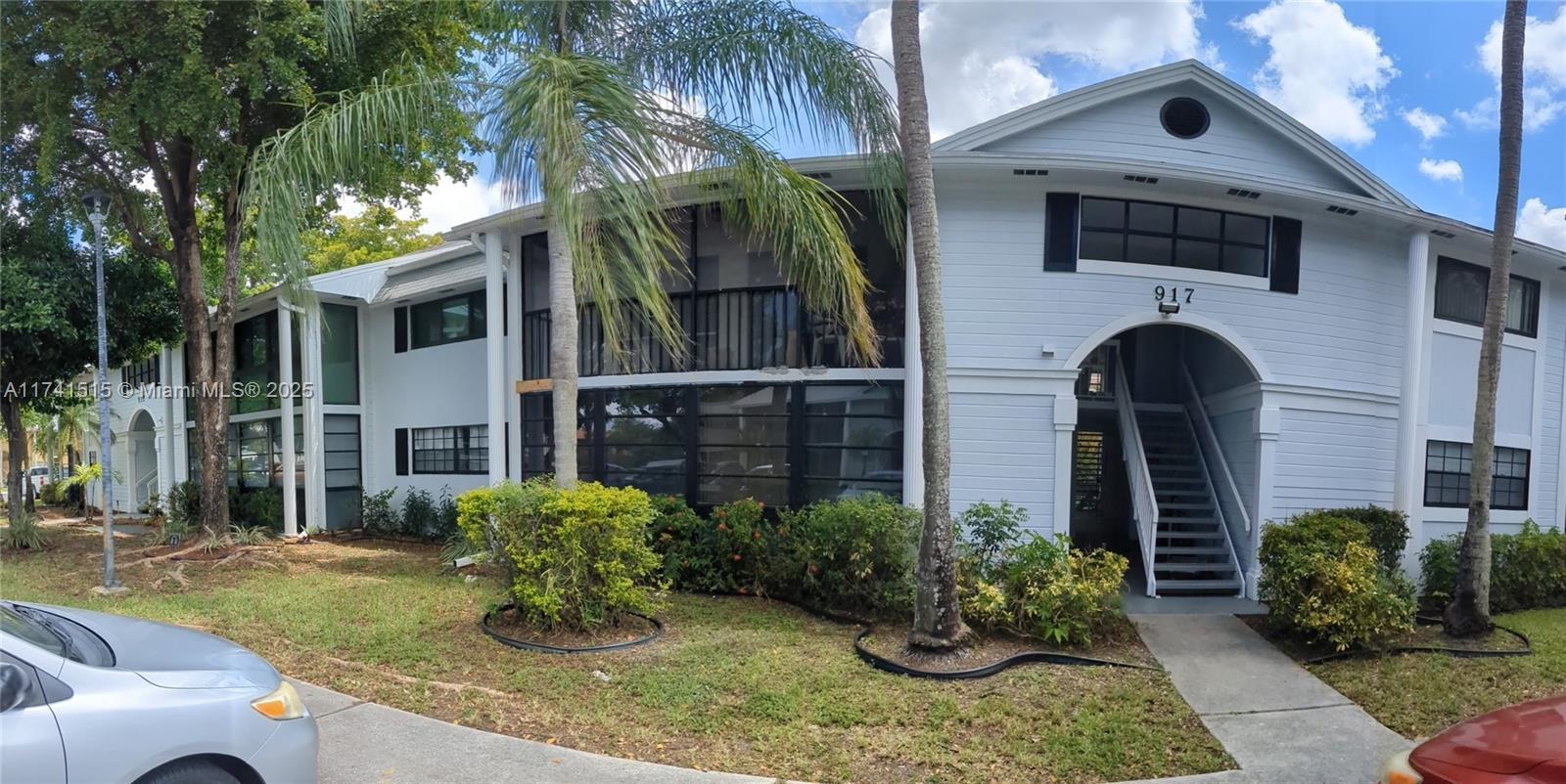Picture of 917 NE 199Th St # 206, Miami, FL 33179