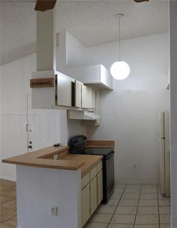 Picture of 917 NE 199Th St # 206, Miami, FL 33179