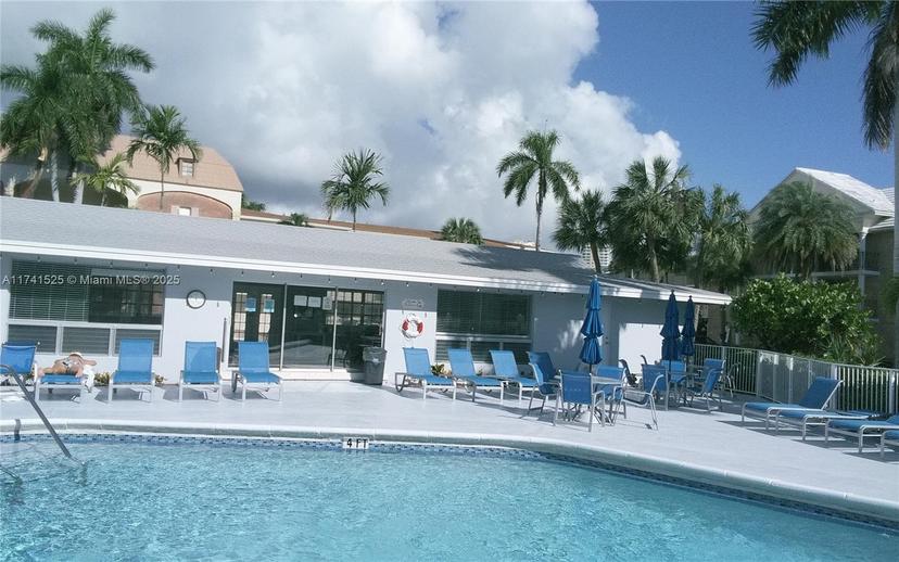 Picture of 465 Paradise Isle Blvd # 207, Hallandale Beach FL 33009