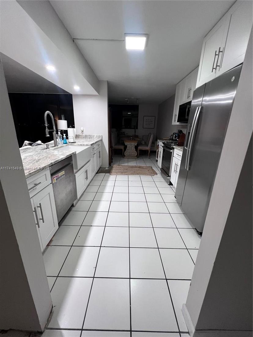 Picture of 106 Lake Emerald Dr # 214, Oakland Park FL 33309