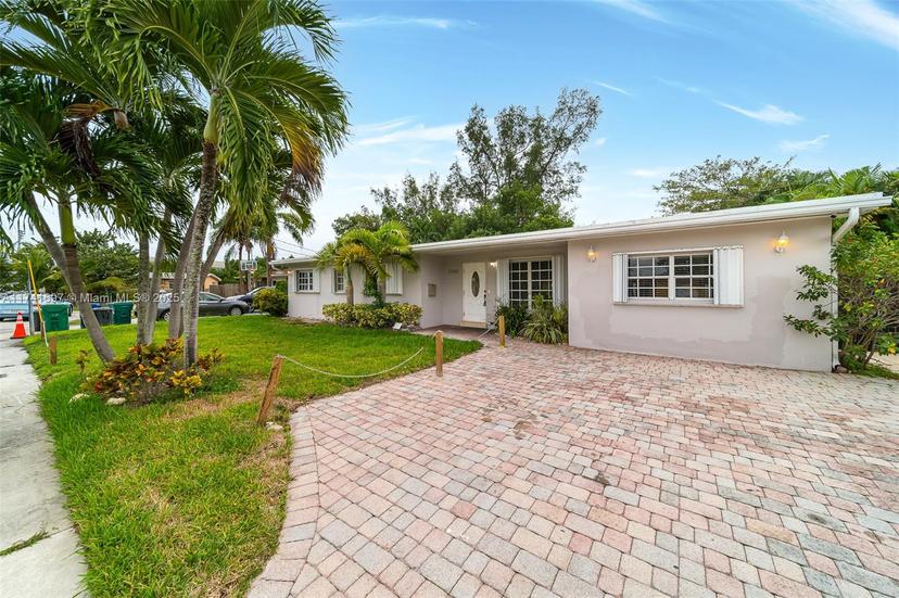 Picture of 2340 NE 192Nd St, Miami FL 33180