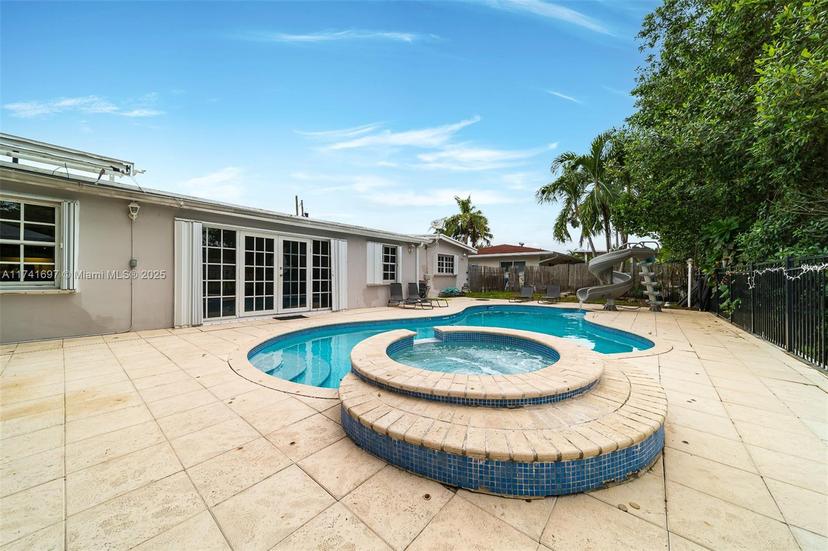 Picture of 2340 NE 192Nd St, Miami FL 33180