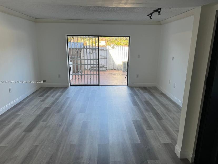 Picture of 10800 NW 7Th St # 3B, Miami FL 33172