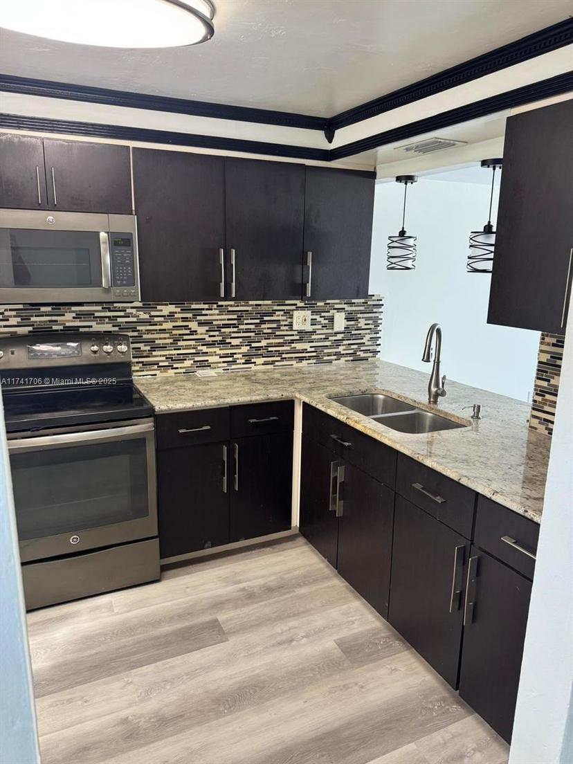 Picture of 10800 NW 7Th St # 3B, Miami FL 33172