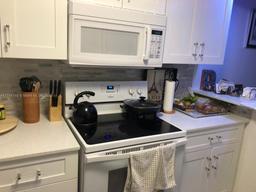 Picture of 9821 Sunrise Lakes Blvd # 112, Sunrise, FL 33322