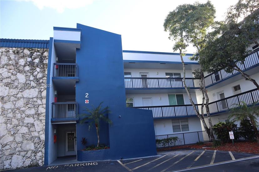 Picture of 3210 Holiday Springs Blvd # 204, Margate FL 33063