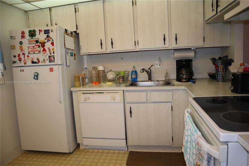 Picture of 3210 Holiday Springs Blvd # 204, Margate FL 33063