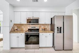 Picture of 8835 S Lake Park Cir S, Davie, FL 33328