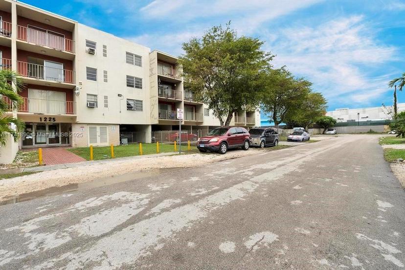 Picture of 1225 NE 124Th St # 42B, North Miami FL 33161
