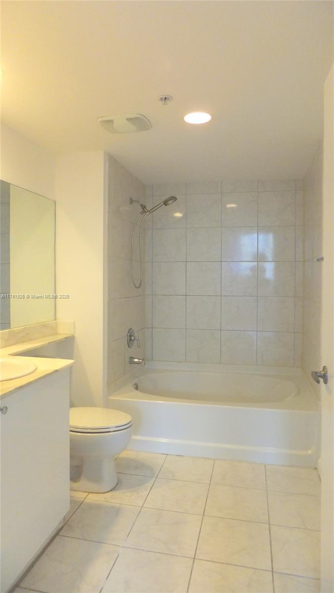 Picture of 2775 NE 187Th St # 329, Aventura FL 33180