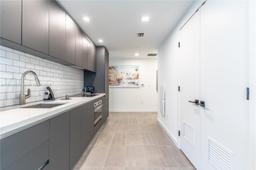 Picture of 227 NE 2Nd St # 2610, Miami, FL 33132