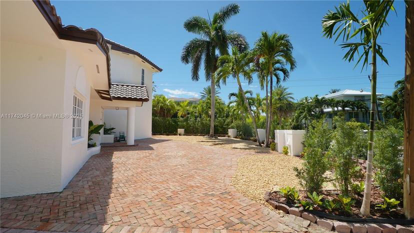 Picture of 691 Ridgewood Rd, Key Biscayne FL 33149