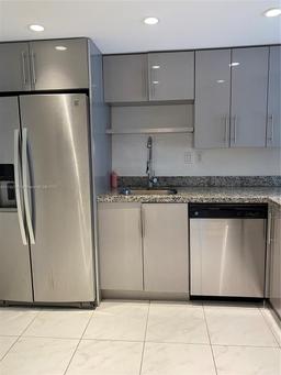 Picture of 1000 Parkview Dr # 226, Hallandale Beach, FL 33009