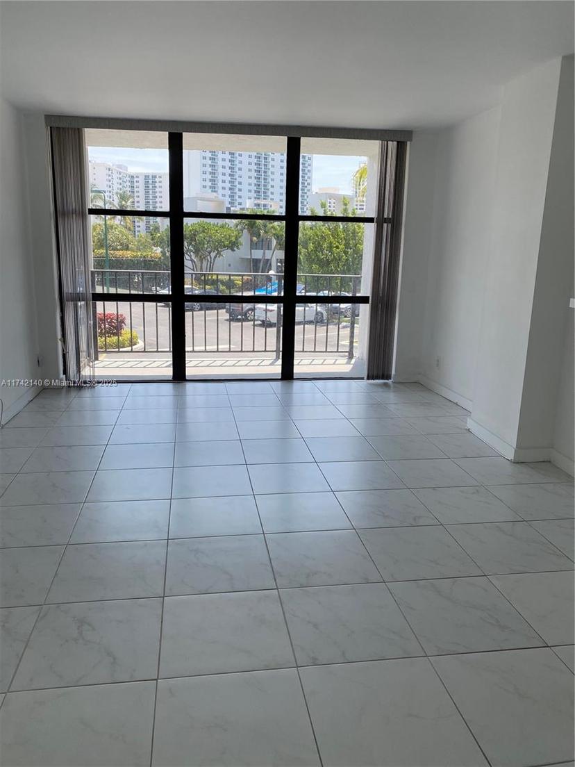 Picture of 1000 Parkview Dr # 226, Hallandale Beach FL 33009