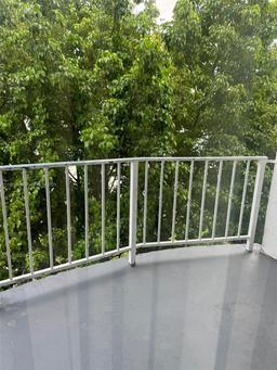 Picture of 484 NW 165Th St Rd # 516, Miami, FL 33169