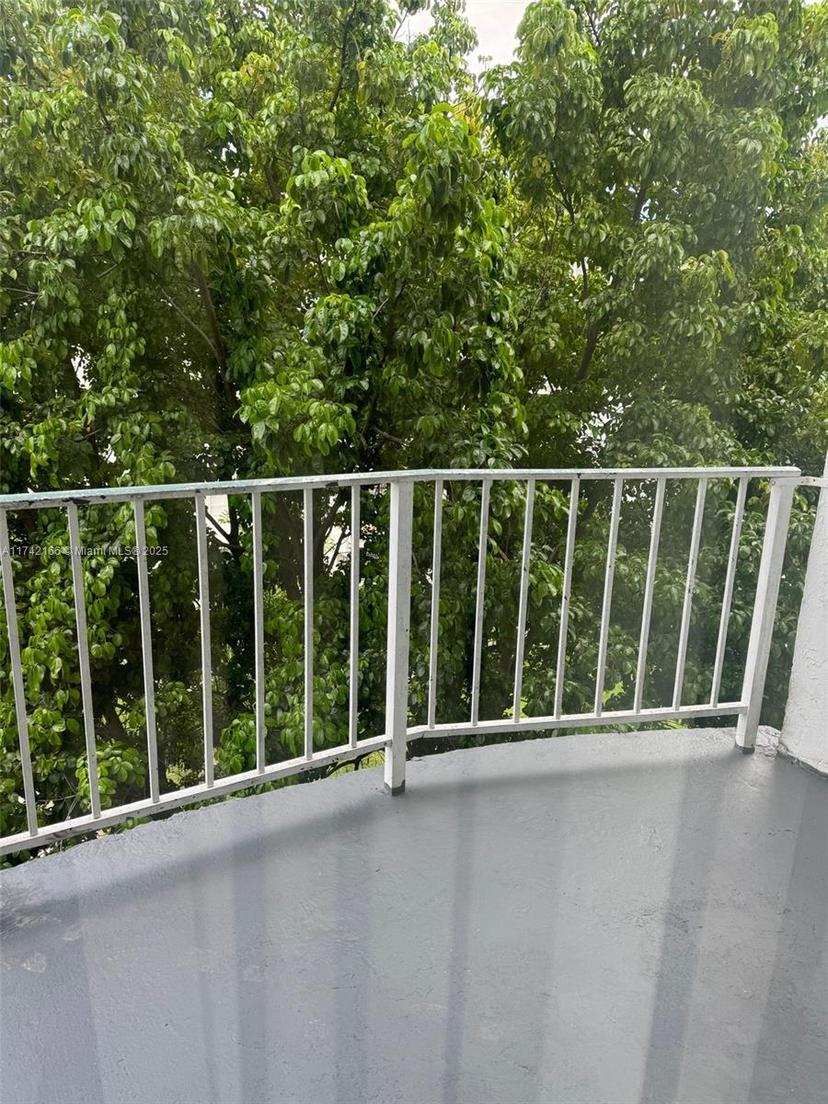 Picture of 484 NW 165Th St Rd # 516, Miami FL 33169