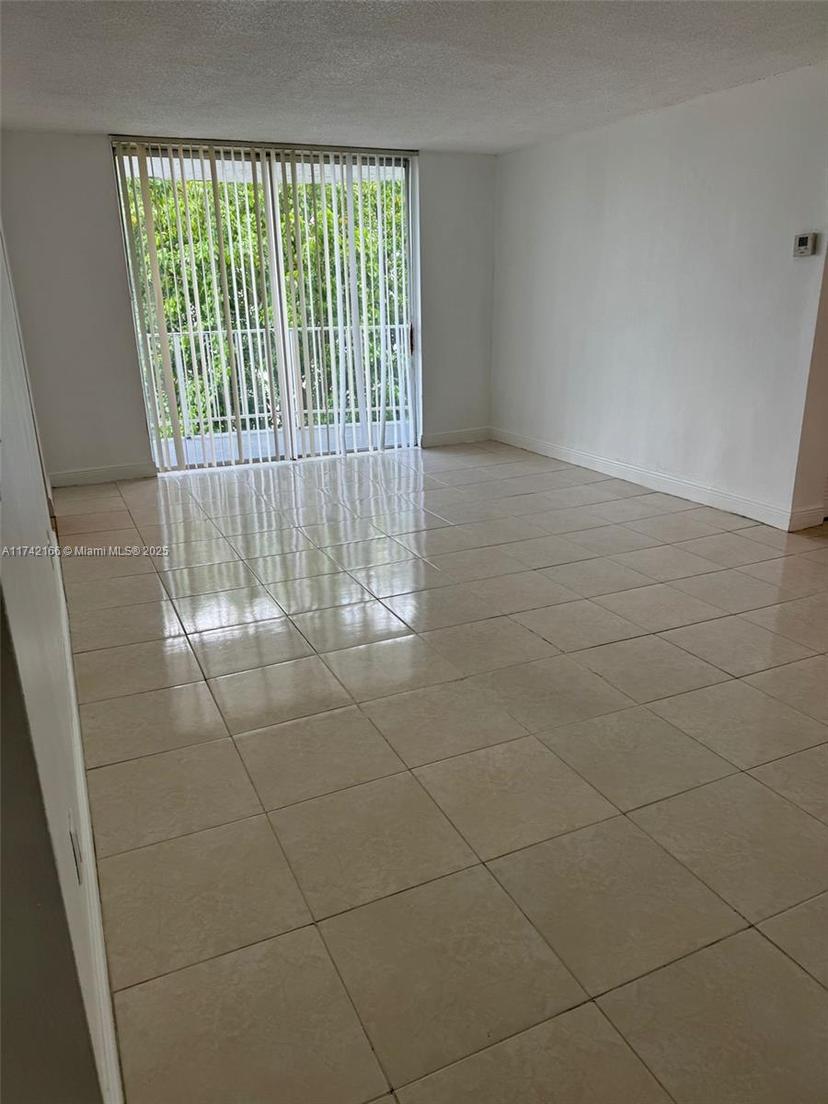 Picture of 484 NW 165Th St Rd # 516, Miami FL 33169