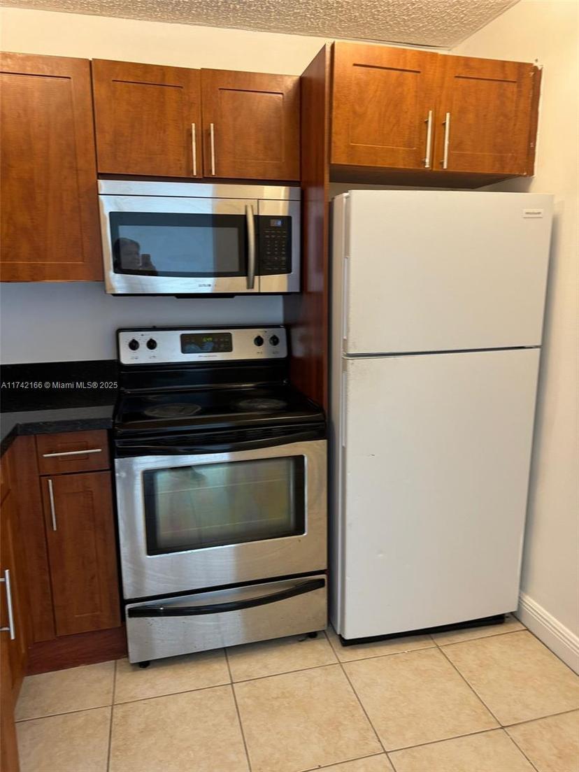 Picture of 484 NW 165Th St Rd # 516, Miami FL 33169