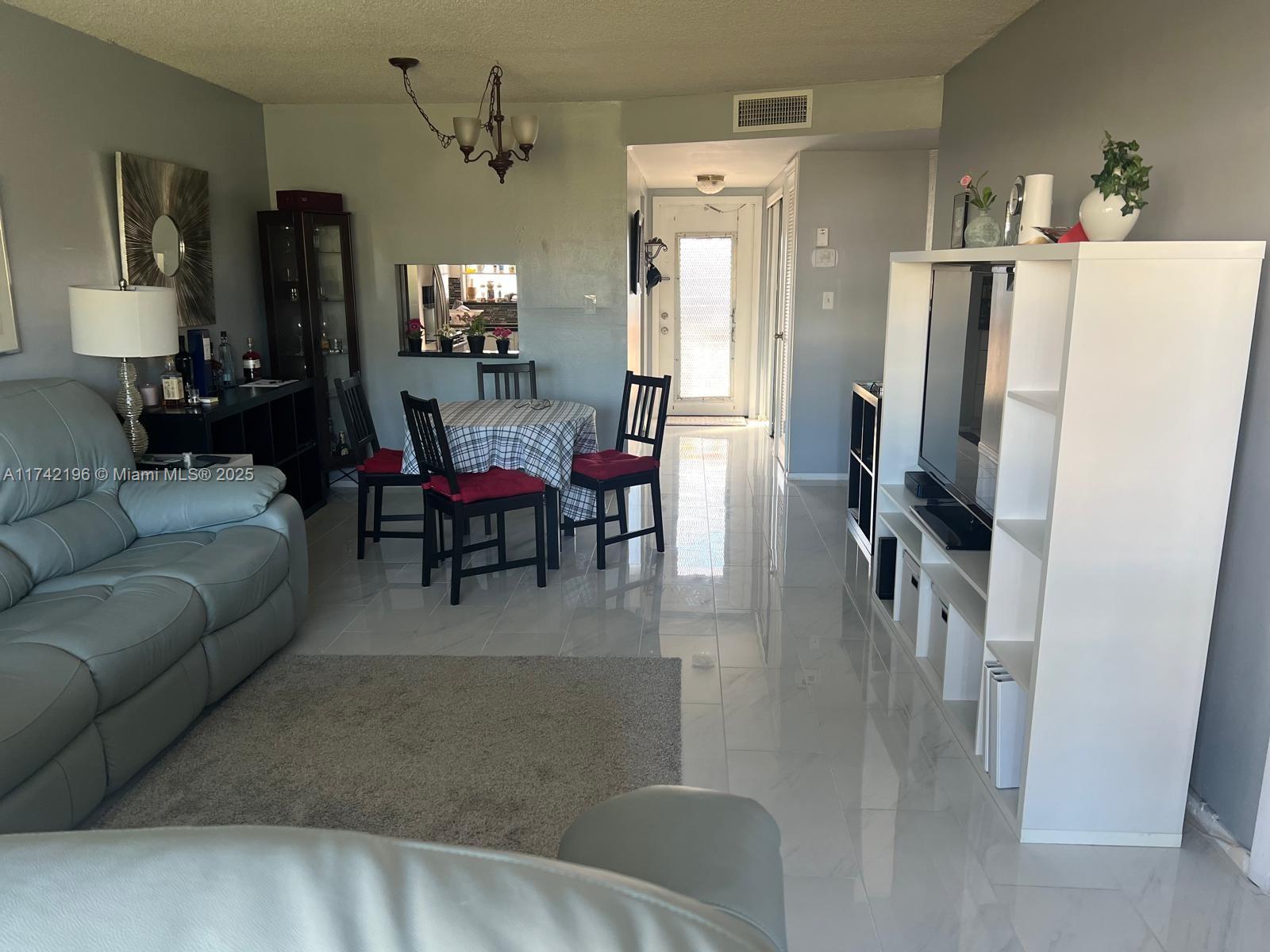 Picture of 8021 N Sunrise Lakes Dr # 203, Sunrise, FL 33322