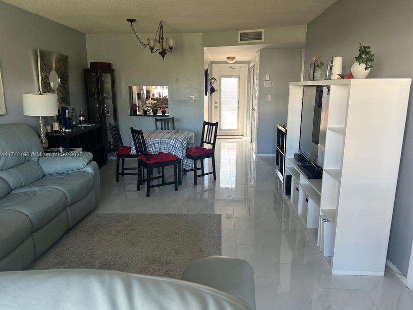 Picture of 8021 N Sunrise Lakes Dr # 203, Sunrise FL 33322