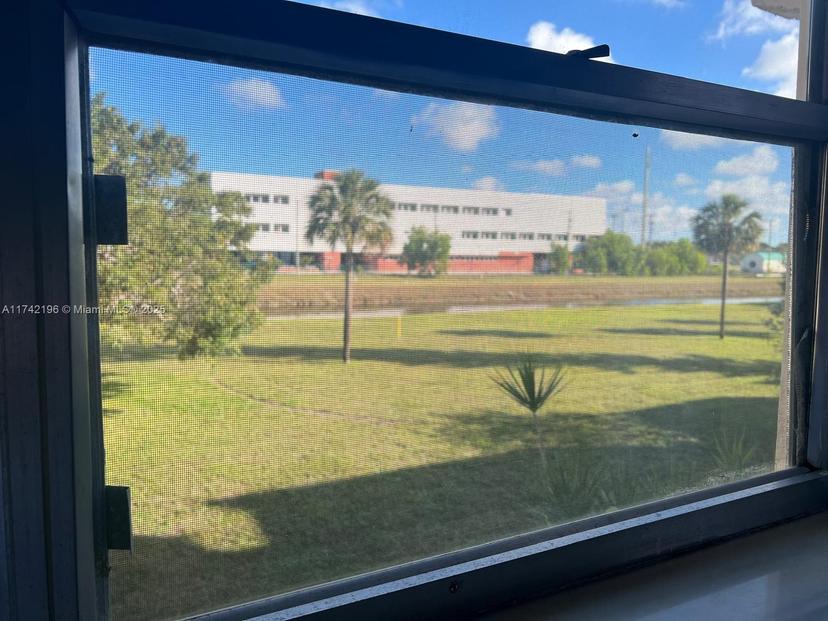 Picture of 8021 N Sunrise Lakes Dr # 203, Sunrise FL 33322