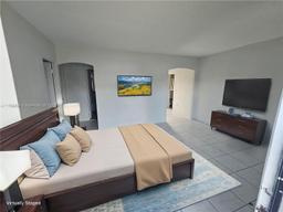 Picture of 910 E 11Th Pl, Hialeah, FL 33010