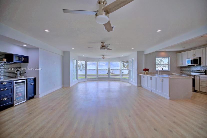 Picture of 4290 Lakeview Dr, Sebring FL 33870