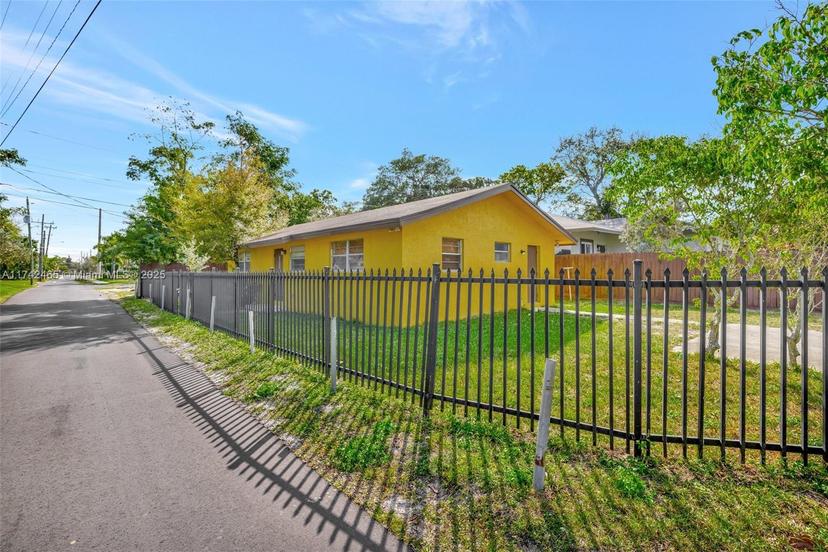 Picture of 1300 NW 7Th Pl, Fort Lauderdale FL 33311