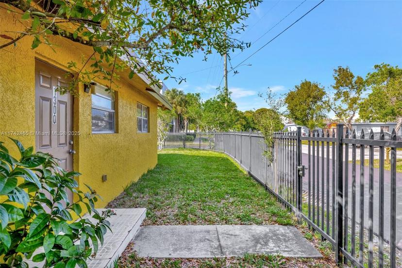Picture of 1300 NW 7Th Pl, Fort Lauderdale FL 33311