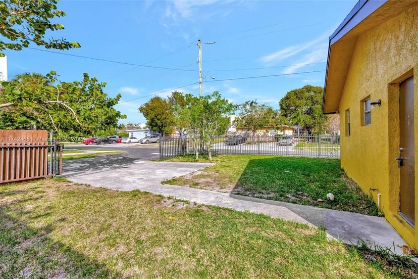 Picture of 1300 NW 7Th Pl, Fort Lauderdale FL 33311